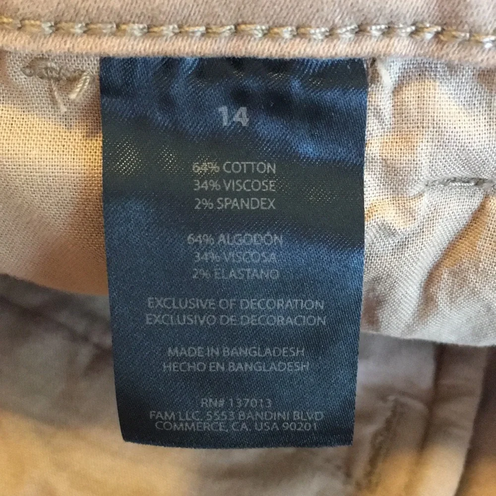 BANANA REPUBLIC | Soft Stretch Chino Shorts - Picture 15 of 16